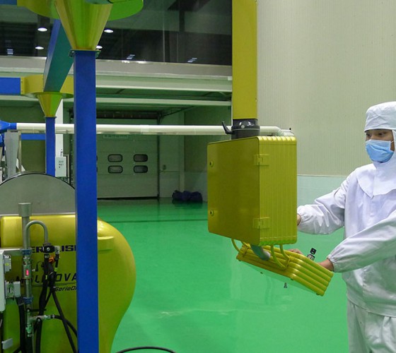 公司擁有三條原裝進(jìn)口冷榨橄欖油加工生產(chǎn)線(xiàn)，兩條德國(guó)福樂(lè)偉和一條意大利貝亞雷斯單一品種生產(chǎn)線(xiàn)，日加工鮮果能力達(dá)560噸，通過(guò)低溫純物理冷榨最大..