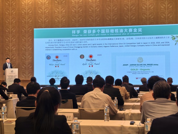 6月18日，由中國(guó)甘肅省人民政府主辦、中國(guó)國(guó)際貿(mào)易促進(jìn)委員會(huì)甘肅省委員會(huì)承辦的“..